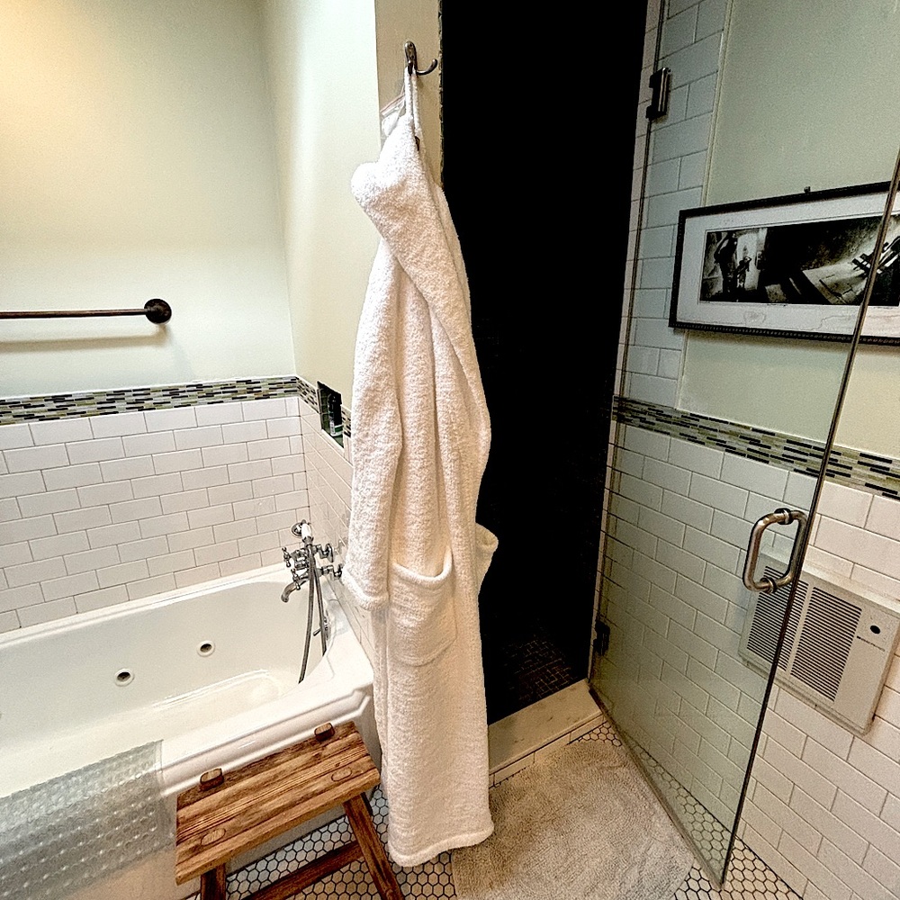 Ploh Plush Robe XL. Supremely soft and plush robe. Like new, still with tag.